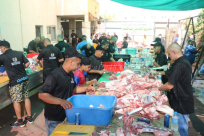 شاهد: بتكلفة ربع مليون شيكل واستفادة 1000 عائلة أتمت جمعية يافا مشروع الأضاحي لهذا العام